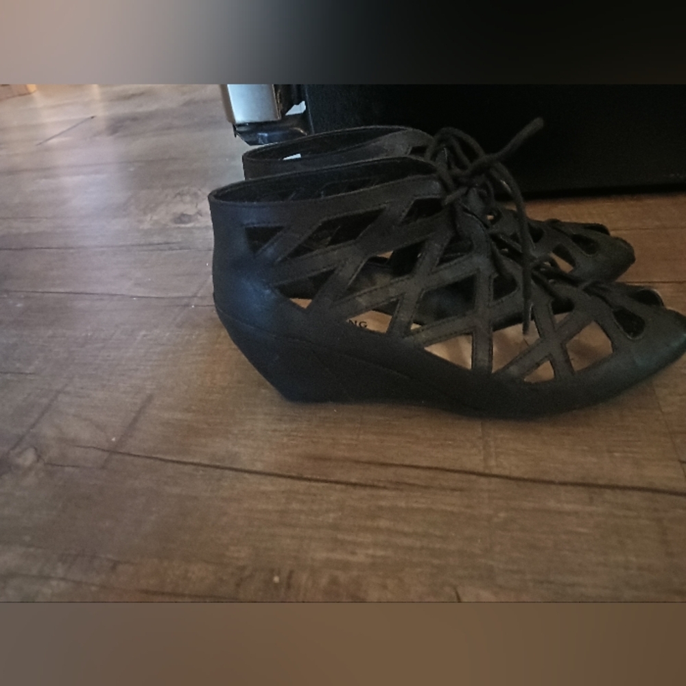 Women's Call It Spring Sandals - Picture 2 of 3